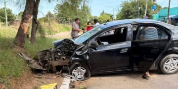 Concordia: se quedó dormido al volante y chocó contra un árbol