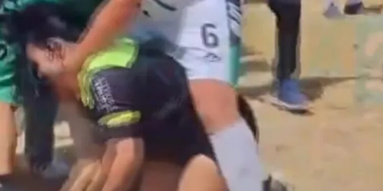 Violencia sin límites: una joven árbitra fue atacada en Bahía Blanca