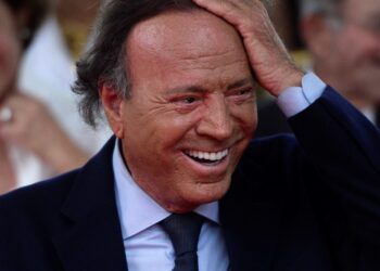 Julio Iglesias, acusado de agresiones sexuales por dos extrabajadoras de sus mansiones