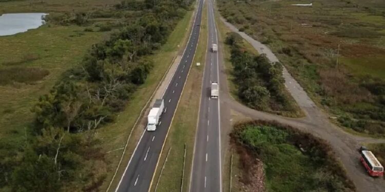 El Gobierno selló los primeros contratos de las rutas 12 y 14