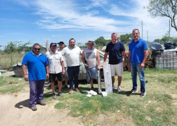 Arnoldo Rohner gestionó la entrega de una bomba de agua para la Cooperativa Recicladora 247