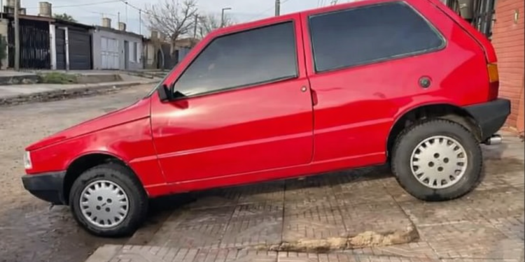 Dejó las llaves puestas y le robaron el auto cuando fue a trabajar