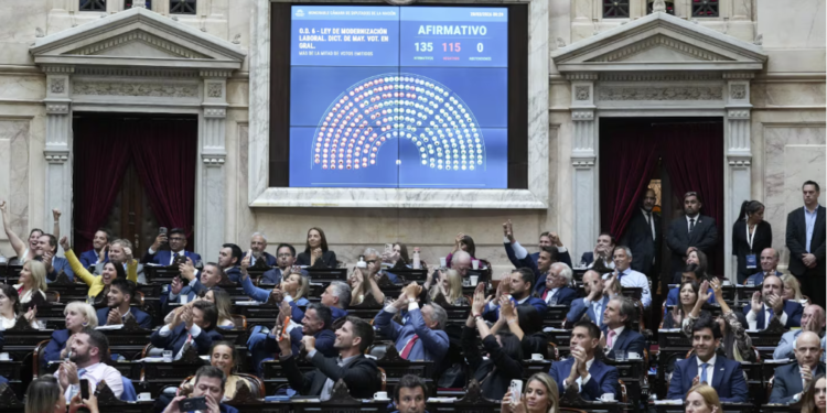 Diputados aprobó la reforma laboral y el proyecto volverá al Senado