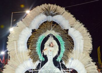 Carú Curá deslumbró en la segunda noche de los Carnavales Esquinenses celebrando sus 55 años