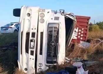 Vuelco de un camión en la Ruta Nacional 123: habría dos heridos