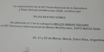Esquina celebra un logro histórico: una miel fue elegida como la mejor del continente