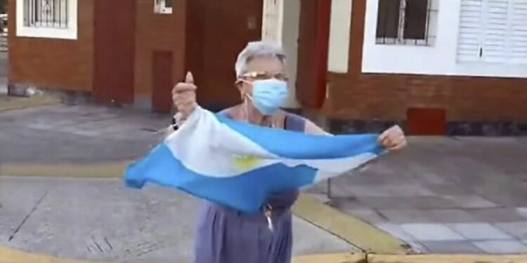 Murió “Abuela lalala”, la jubilada que se hizo viral en el Mundial 2022