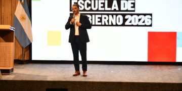 Valdés presentó la Escuela de Gobierno como un espacio para generar nuevos paradigmas en gestión pública