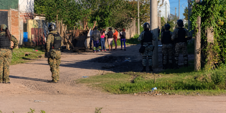 Violento episodio en Corrientes: vecinos redujeron a presuntos delincuentes en Pirayuí