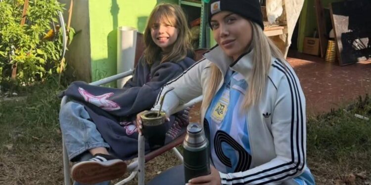 Wanda Nara volvió a Rosario con sus hijas para festejar el 25 de Mayo junto al abuelo Icardi