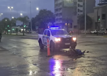 Motociclista alcoholizado embistió a un policía que iba a trabajar