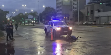 Motociclista alcoholizado embistió a un policía que iba a trabajar
