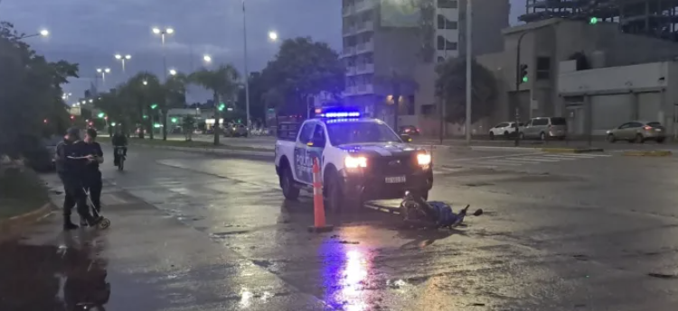 Motociclista alcoholizado embistió a un policía que iba a trabajar
