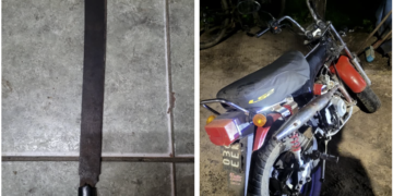 Ebria y con un machete: demoraron a una motociclista en el acceso a San Luis del Palmar