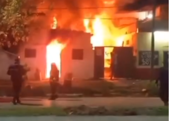Rescataron a un hombre de 77 años durante el incendio de una vivienda