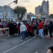 Caos en Avellaneda por un sándwich gigante de matambre a la pizza: hubo empujones y corridas
