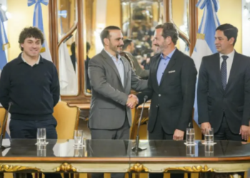 Valdés anunció la instalación de la primera fábrica de CLT del país