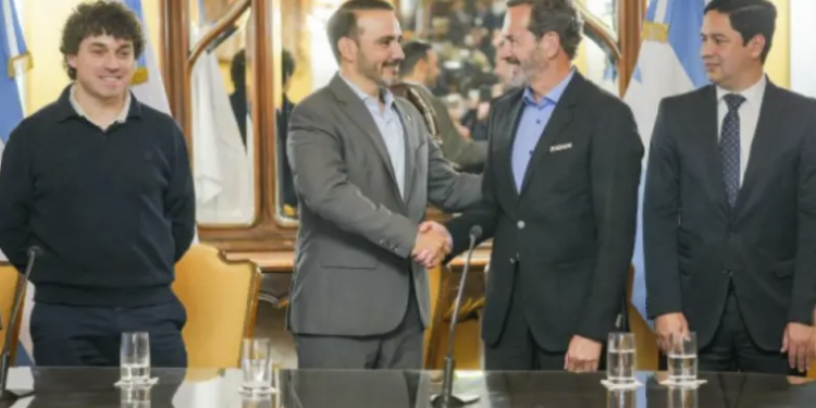 Valdés anunció la instalación de la primera fábrica de CLT del país