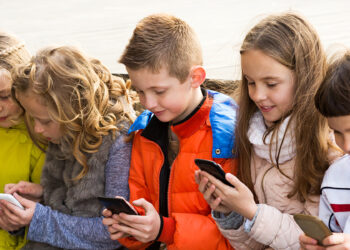 El Reino Unido también prohíbe las redes sociales para menores de 16 años