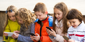 El Reino Unido también prohíbe las redes sociales para menores de 16 años