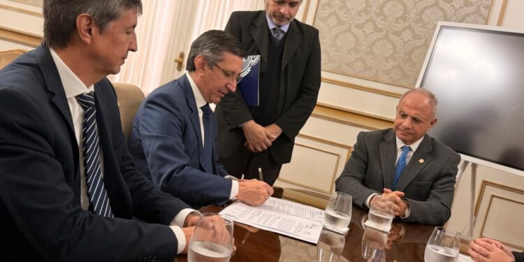 El Ministerio de Justicia y el Superior Tribunal avanzan en la despapelización en el Registro Provincial de las Personas