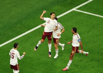 España derrotó con autoridad a Francia y es la primera finalista