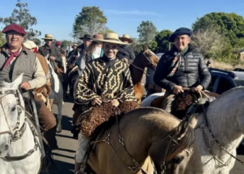 Valdés peregrinó junto a los fieles a Itatí: “Las raíces de Corrientes se sostienen en la fe y las tradiciones”