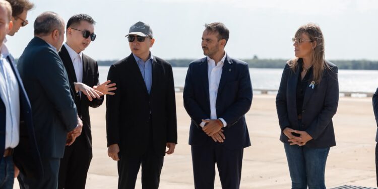 Corrientes mostró su potencial productivo al embajador de China con una agenda que incluyó a Las Marías y el puerto de Ituzaingó