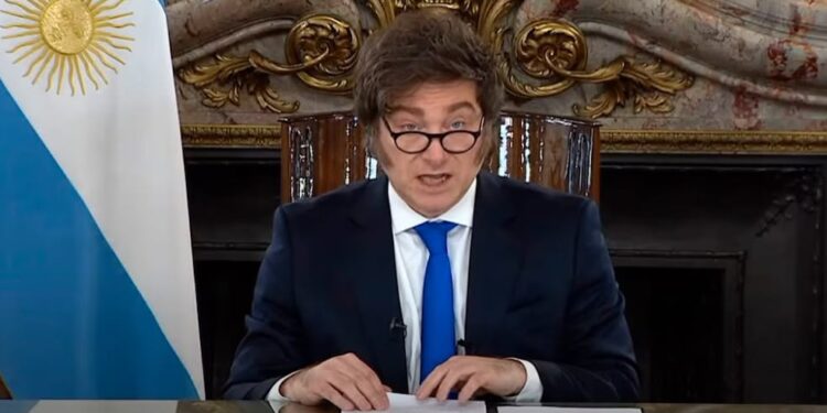 Qué es el “grillete fiscal” que propone Javier Milei inspirado en Estados Unidos