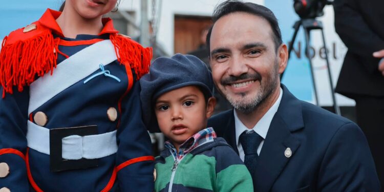 Juan Pablo Valdés encabezó el acto por el primer Día Provincial del Granadero Correntino